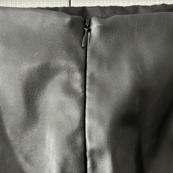 VGUC Blanknyc faux leather miniskirt - Picture 6 of 9